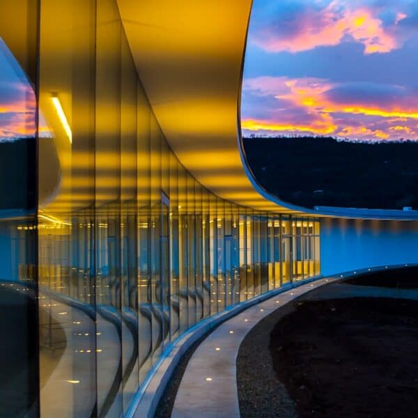 KI-gesteuerte Gebäudeleistungsanalyse – KI-Systeme können Energieverbrauchsdaten analysieren, um die Effizienz von Gebäuden zu verbessern und Kosten zu senken. Anwendungsfälle: Optimierung der Gebäudeautomatisierung, automatische Klimatisierungseinstellun