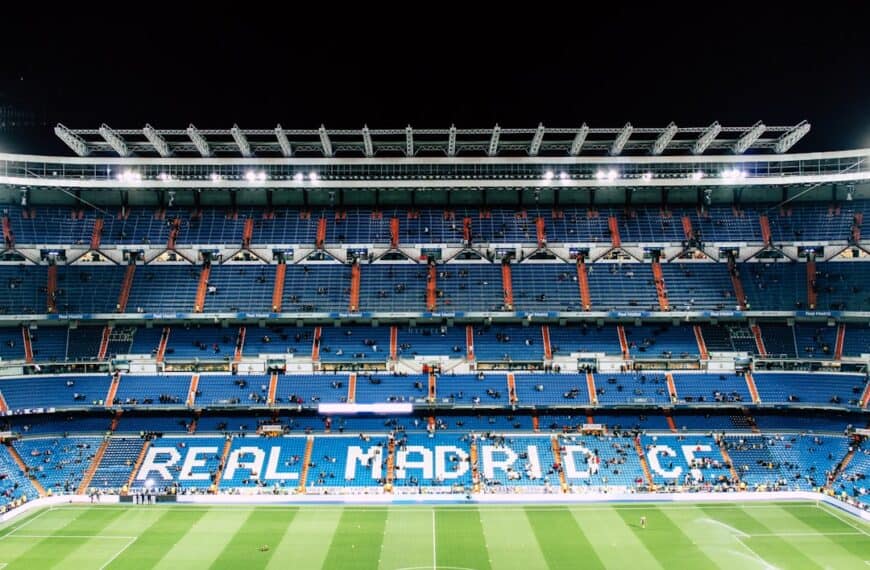 KI-basierte Musikerkennung in Videospielen – KI-Systeme können Musik in Videospielen analysieren und Hintergrundmusik und Soundeffekte dynamisch anpassen. Anwendungsfälle: reaktionsschnelle Musik in Videospielen, automatische Stimmungsanpassung, immersive