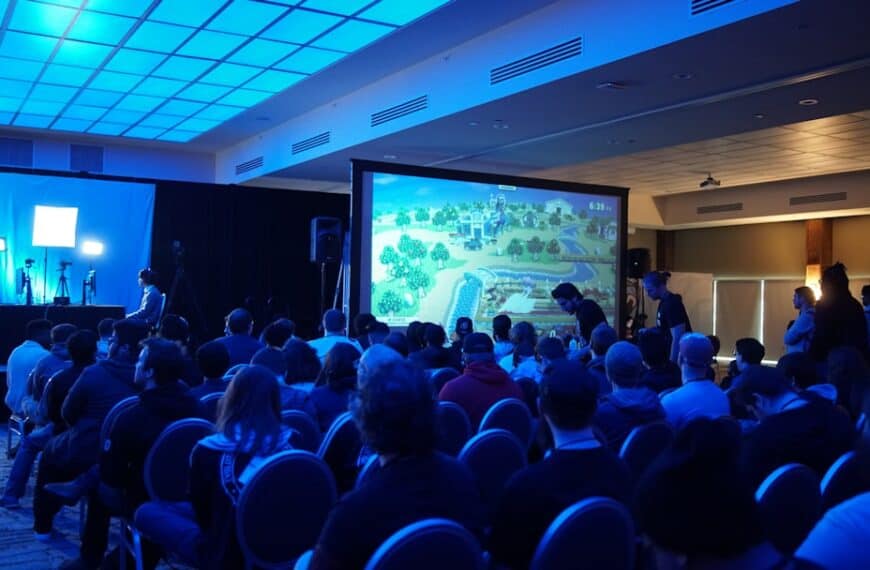 Economist Explores Metaverse: Future of Virtual Economy