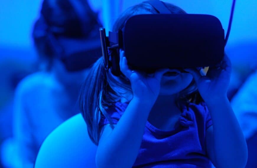 Exploring Online Virtual Worlds: An Immersive Experience
