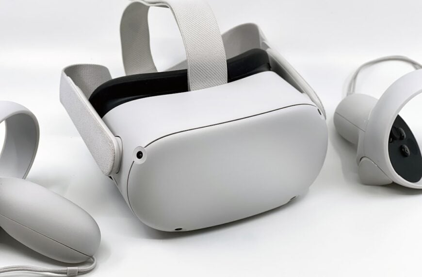 Exploring Second Life in VR: A New Reality