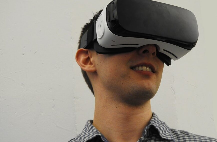 Exploring the VR Experience in the Metaverse