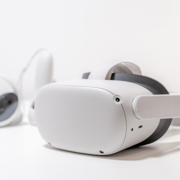 Exploring Second Life: Navigating the Metaverse