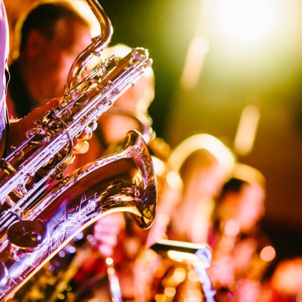 AI-Driven Music Composition: AI-controlled Music Production, Background Music for Videos & Musical Accompaniment for Creative Projects