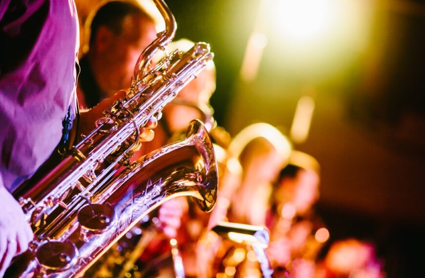 AI-Driven Music Composition: AI-controlled Music Production, Background Music for Videos & Musical Accompaniment for Creative Projects