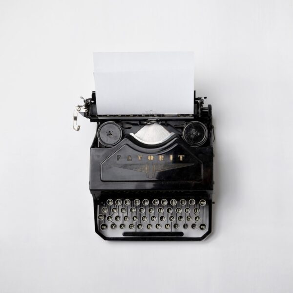 AI-powered Writing Assistance: Grammar and Spelling Corrections, Style Suggestions in Emails & Automatic Text Generation