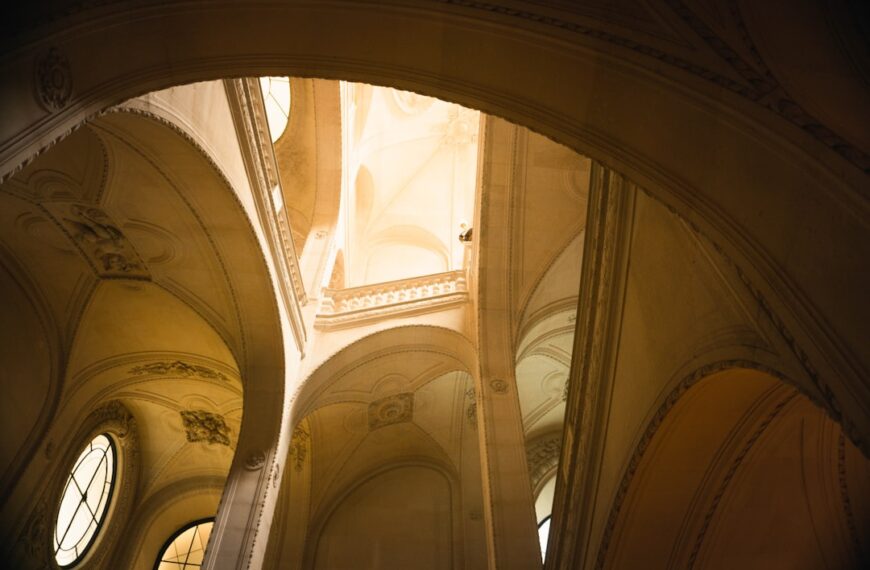 Oculus 2: Navigating the Metaverse