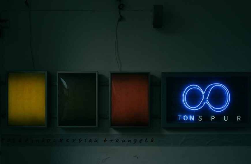 AI-based Object Recognition in the Fashion Industry: AI-driven Image Search in Online Stores, Recognition of Clothing Styles & Personalized Outfit Recommendations